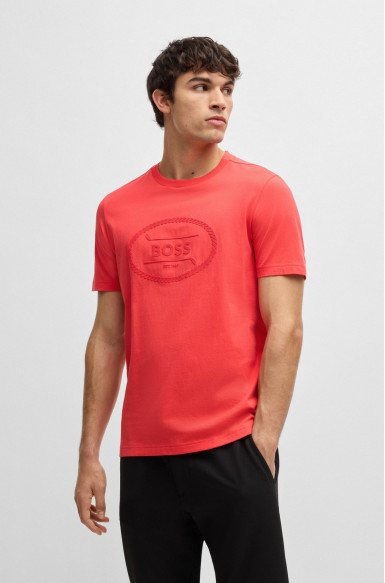 Футболка Regular Fit: классический крой, средняя свобода движений.