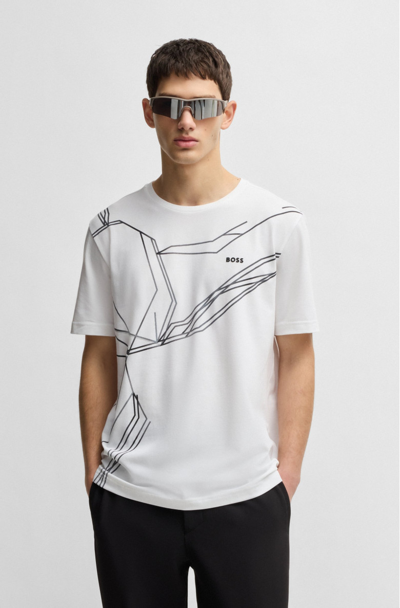Футболка Regular Fit: классический крой, средняя свобода движений.