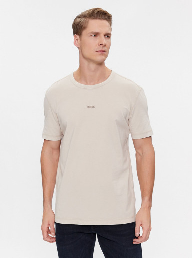 Футболка Regular Fit: классический крой, средняя свобода движений.