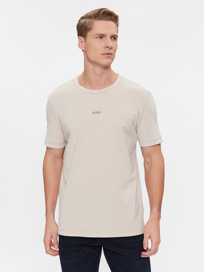 Футболка Regular Fit: класичний крій, середня свобода рухів.