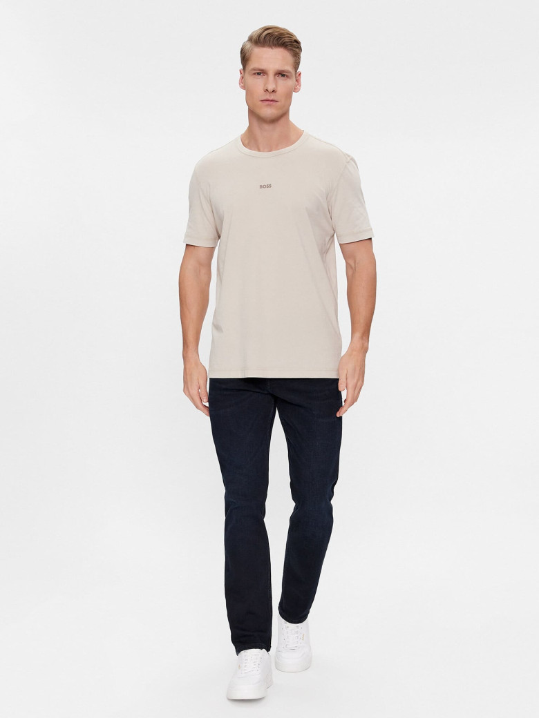 Футболка Regular Fit: класичний крій, середня свобода рухів.