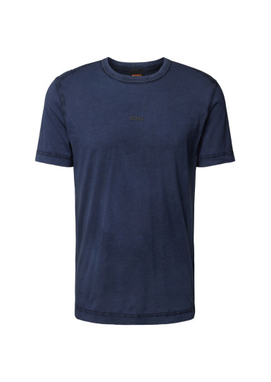 Футболка Regular Fit: классический крой, средняя свобода движений.