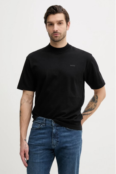 Футболка Relaxed Fit: свободный крой для максимального комфорта.