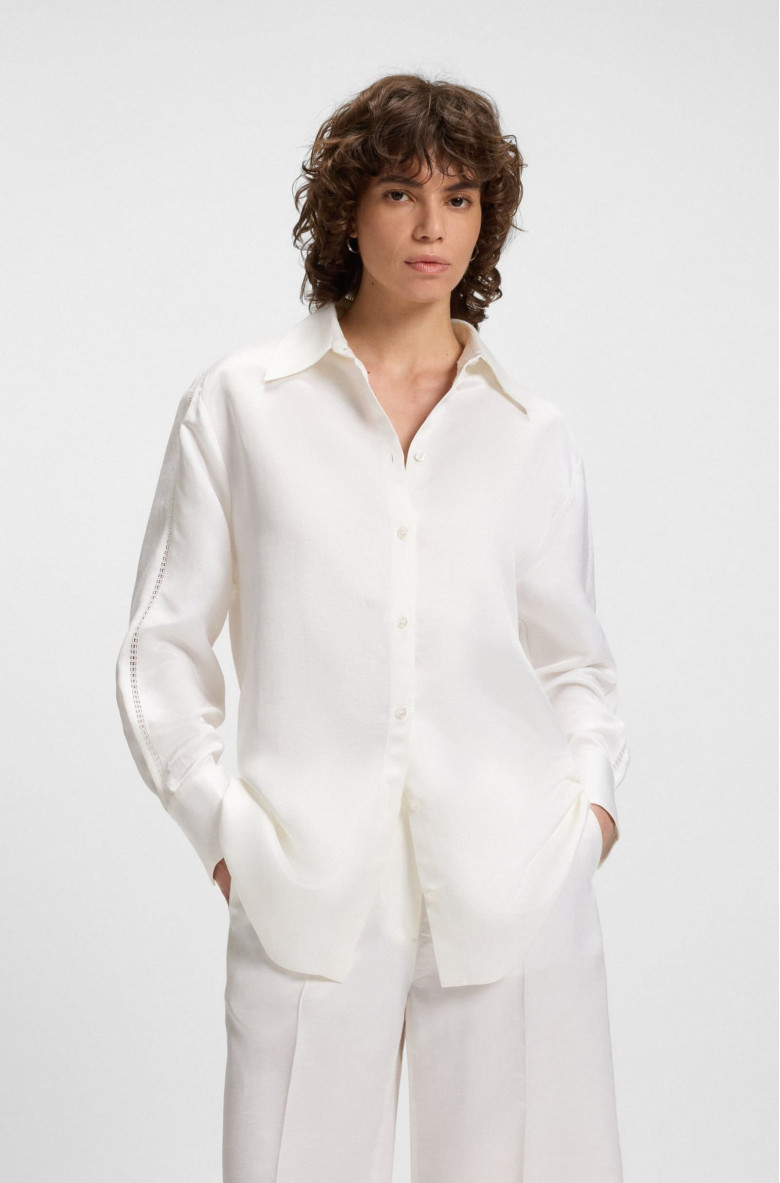 Рубашка с длинным рукавом Regular Fit: классический крой, средняя свобода движений.