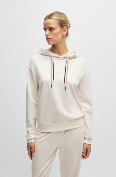 Спортивная кофта Regular Fit: классический крой, средняя свобода движений.