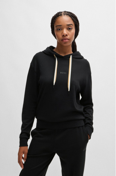 Спортивная кофта Regular Fit: классический крой, средняя свобода движений.