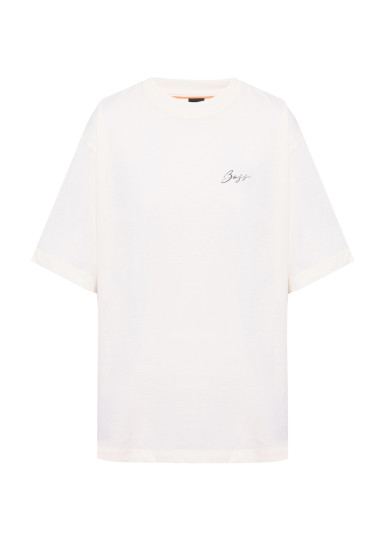 Футболка Regular Fit: классический крой, средняя свобода движений.