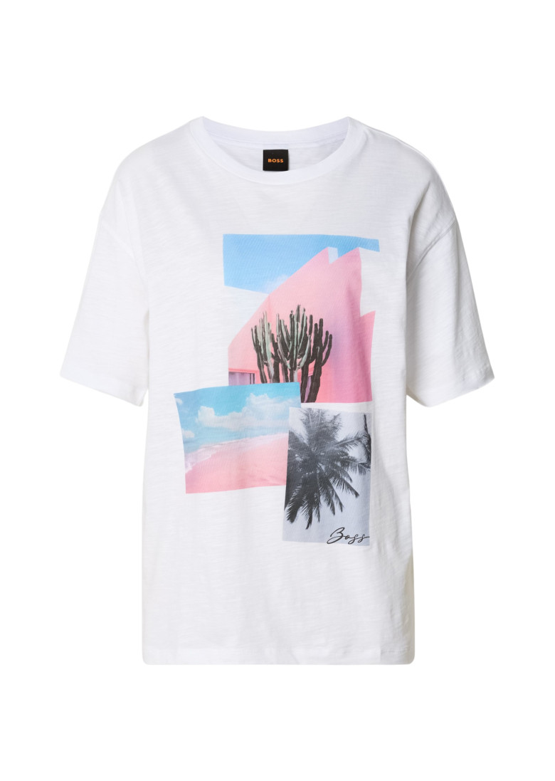 Футболка Regular Fit: классический крой, средняя свобода движений.