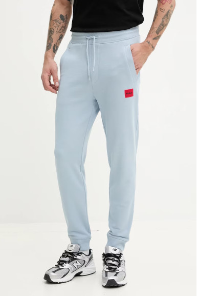 Спортивные брюки Regular Fit: классический крой, средняя свобода движений. Высокая
