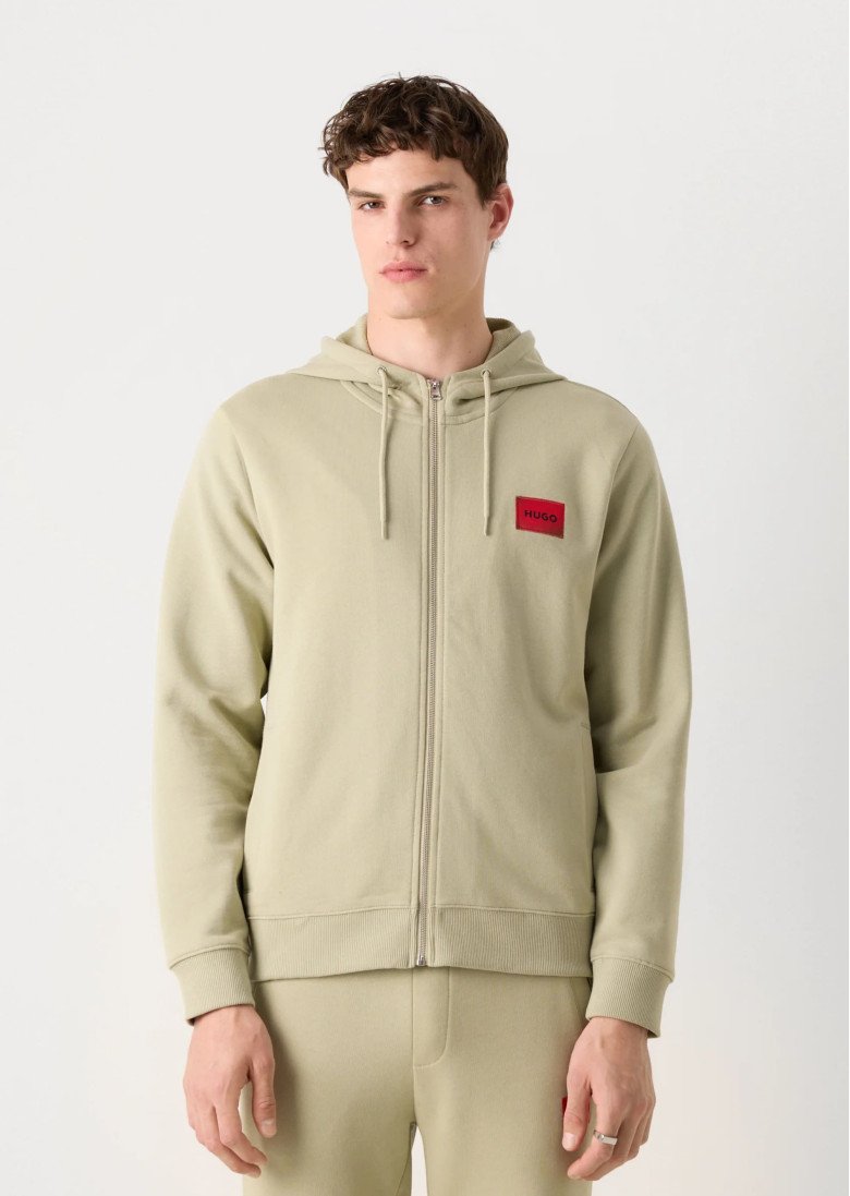 Спортивна кофта Regular Fit: класичний крій, середня свобода рухів.