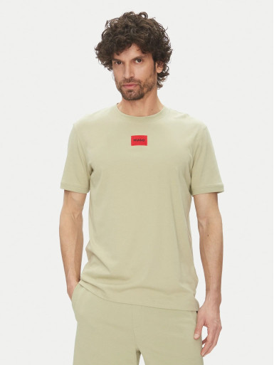 Футболка Regular Fit: классический крой, средняя свобода движений.