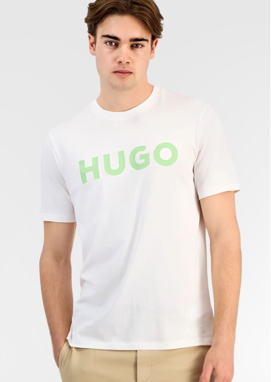 Футболка Regular Fit: классический крой, средняя свобода движений.