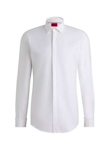 Сорочка деловая Slim Fit: приталенный силуэт, но не слишком узкий.