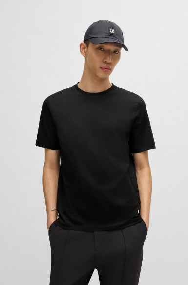 Футболка Slim Fit: приталений силует, але не надто вузький.