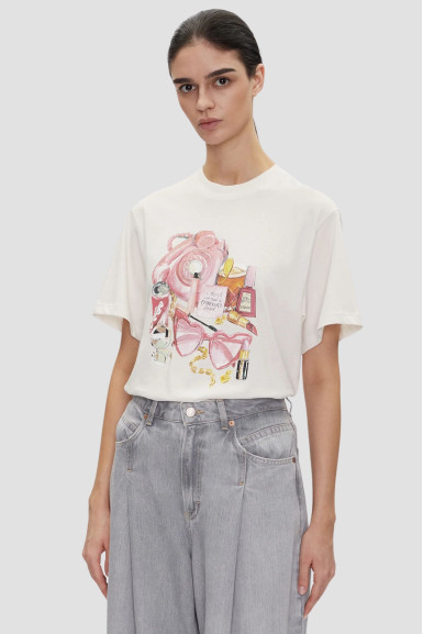 Футболка Regular Fit: классический крой, средняя свобода движений.
