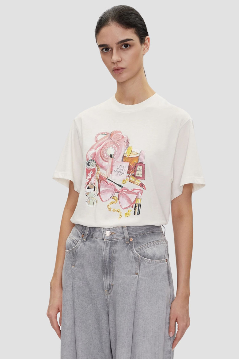 Футболка Regular Fit: классический крой, средняя свобода движений.