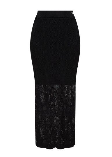 Спідниця максі Slim Fit: приталений силует, але не надто вузький.