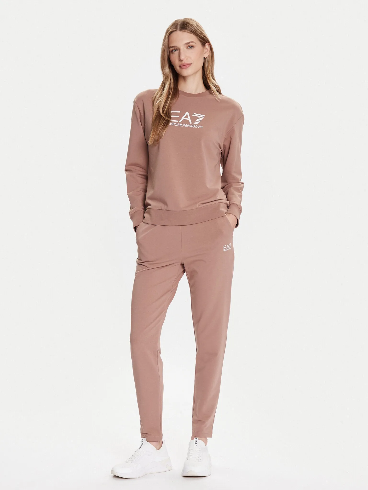 Коричневий