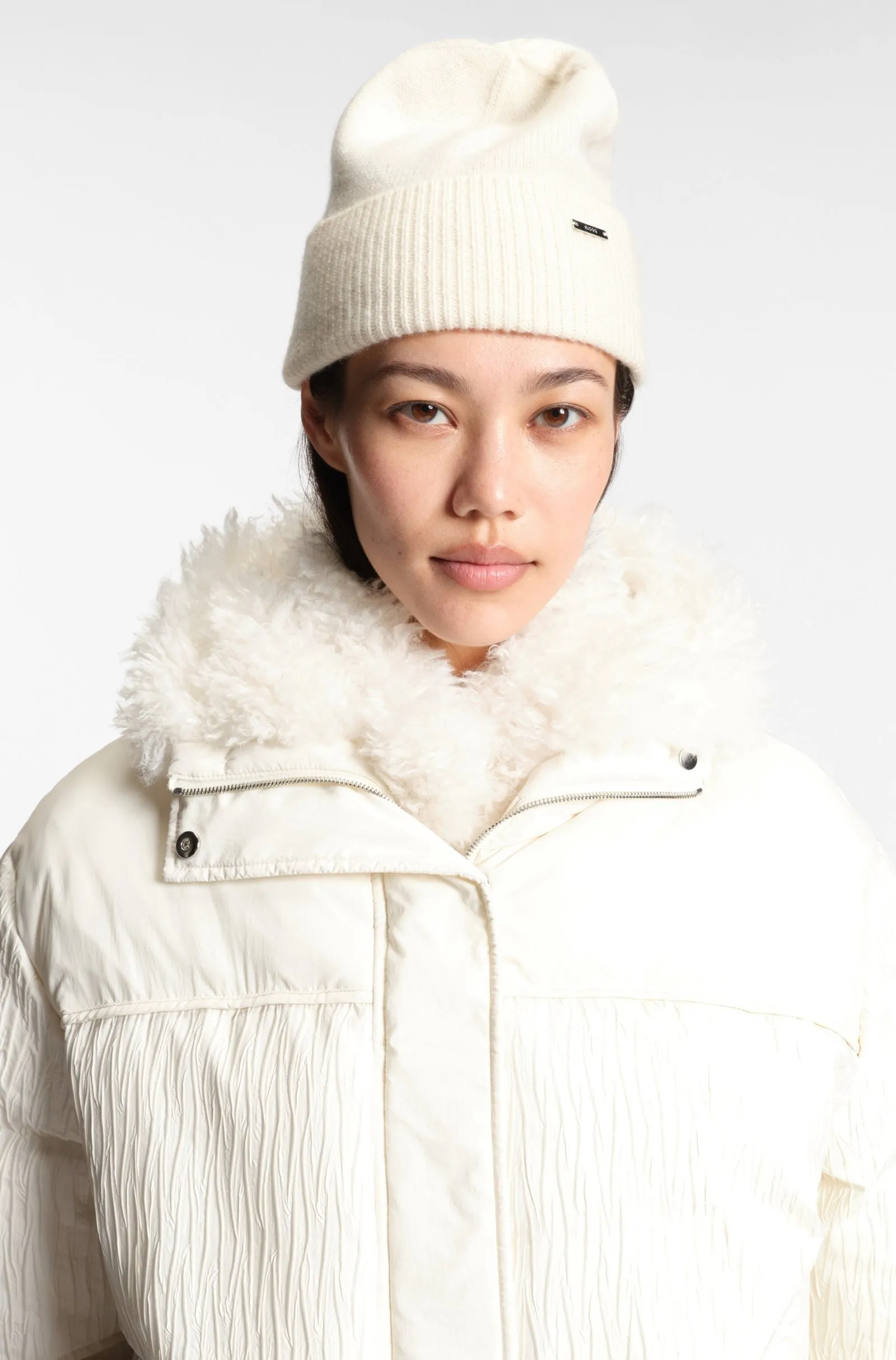 Шапка для женщин (481890), цвет Молочный - №2