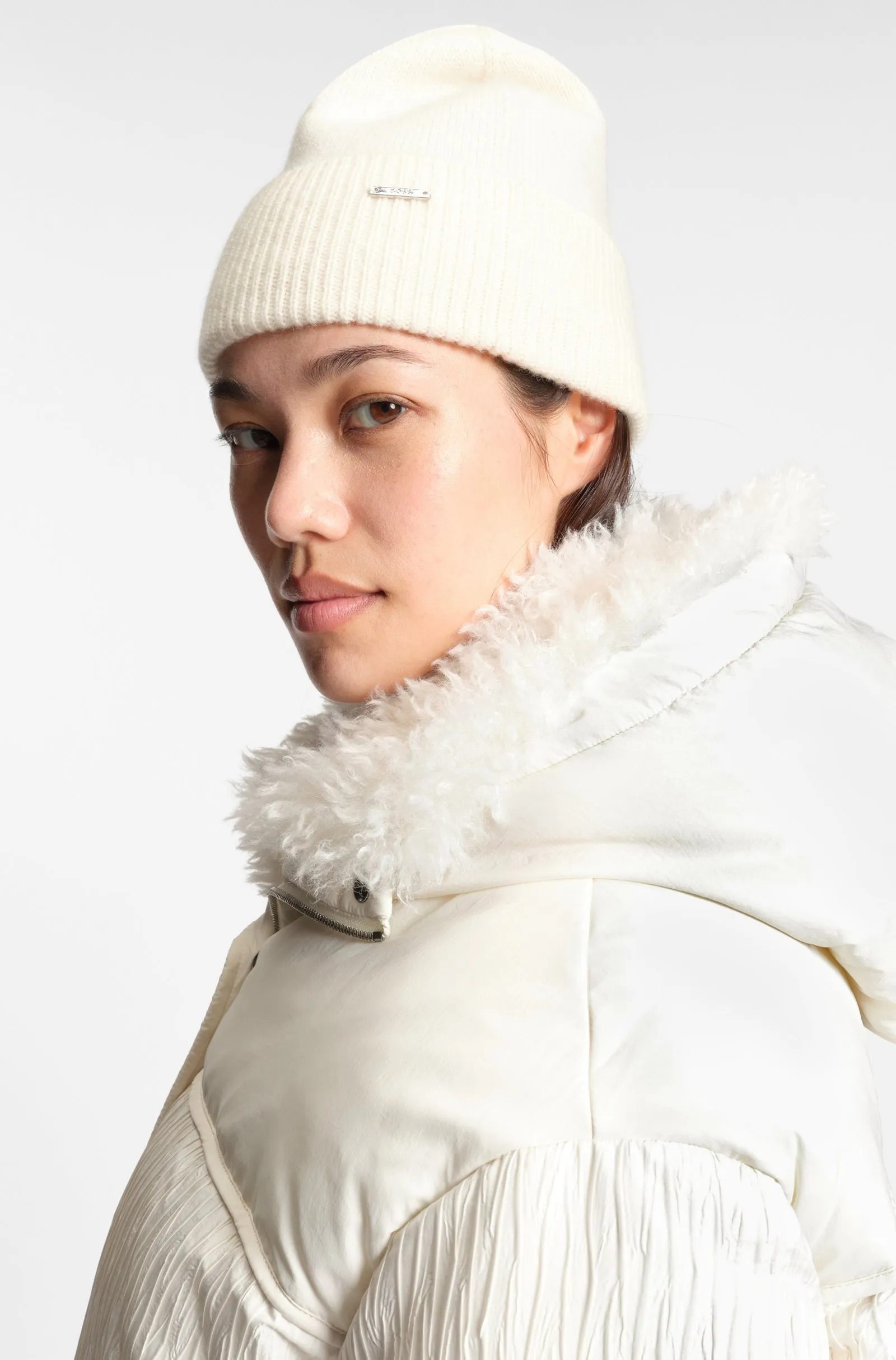 Шапка для женщин (481890), цвет Молочный - №4